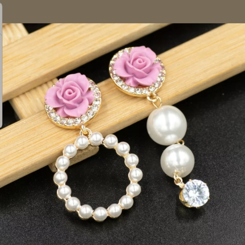Nwt Betsey Johnson earrings